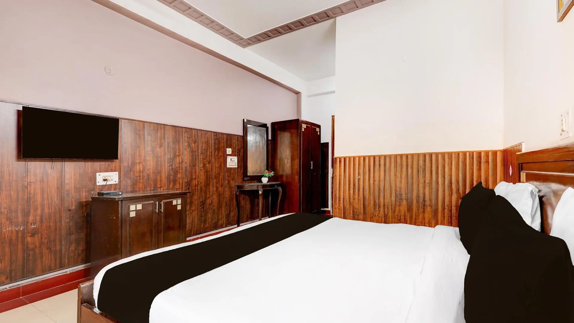Hotel O Traika Inn Gurgaon